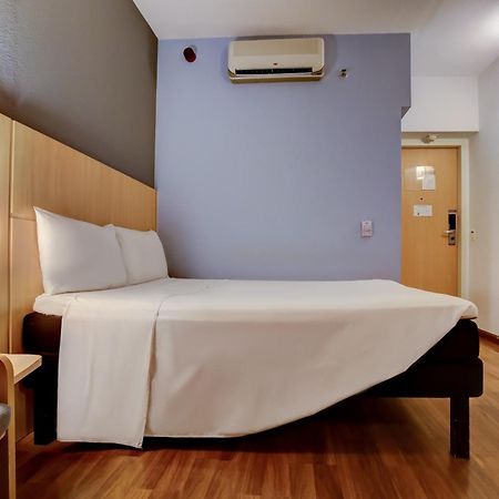 Ibis Vitoria Praia Do Canto Exterior photo