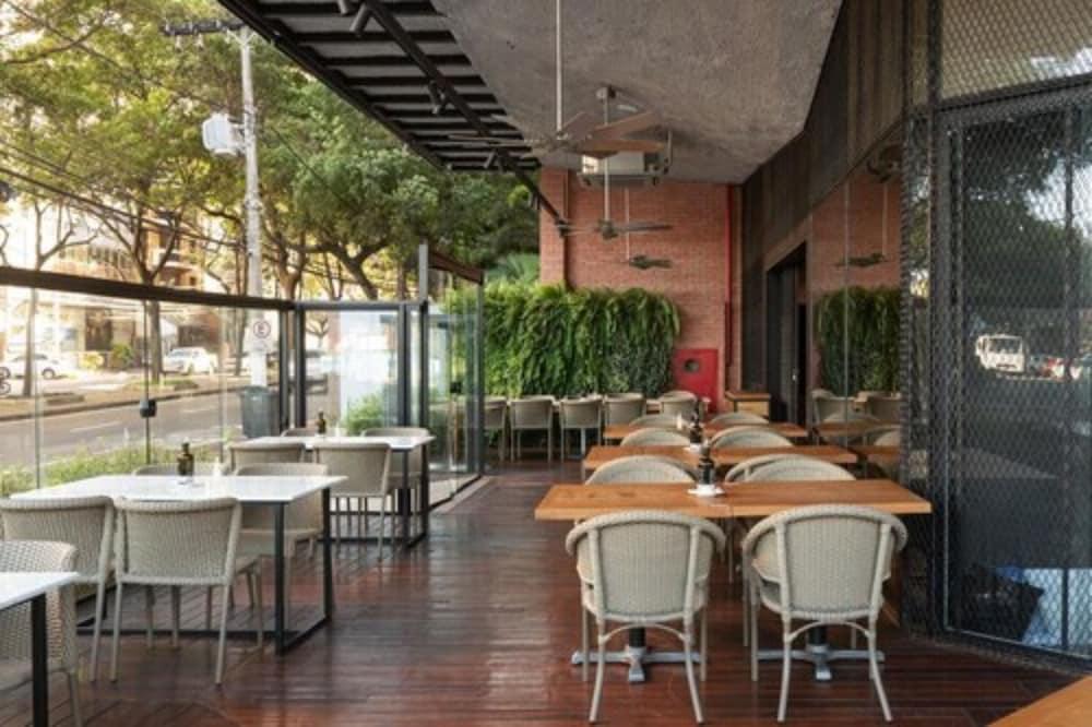 Ibis Vitoria Praia Do Canto Exterior photo