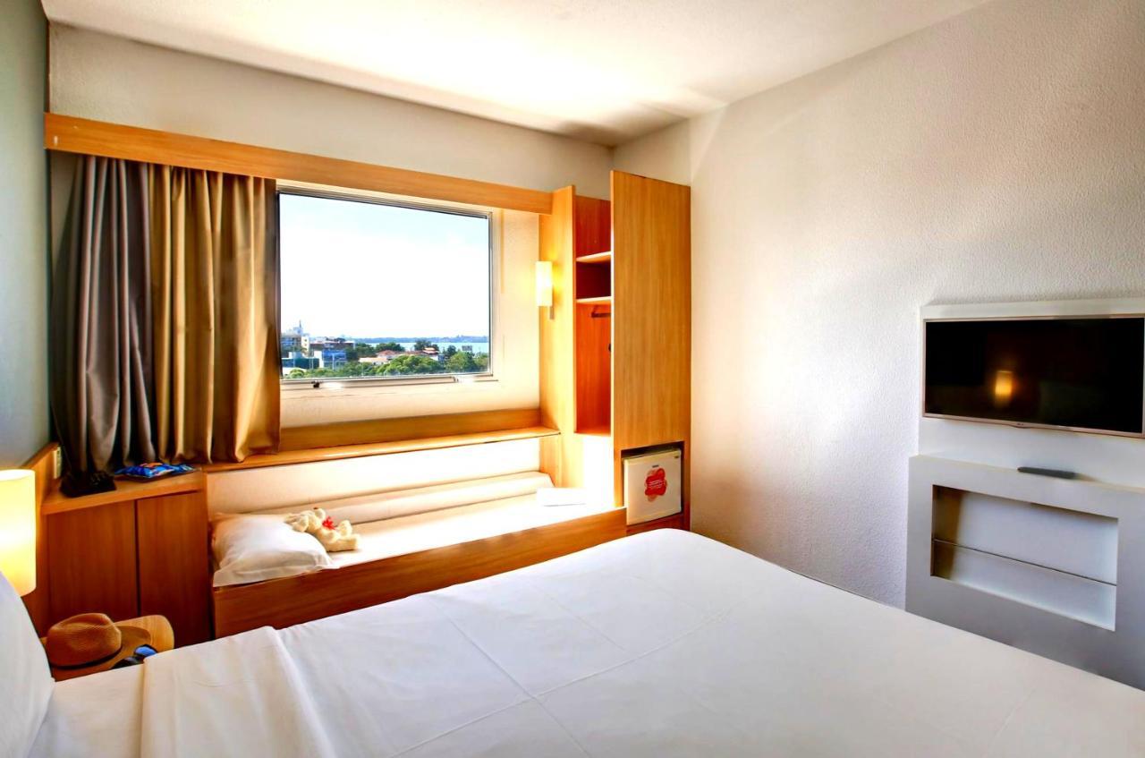 Ibis Vitoria Praia Do Canto Exterior photo