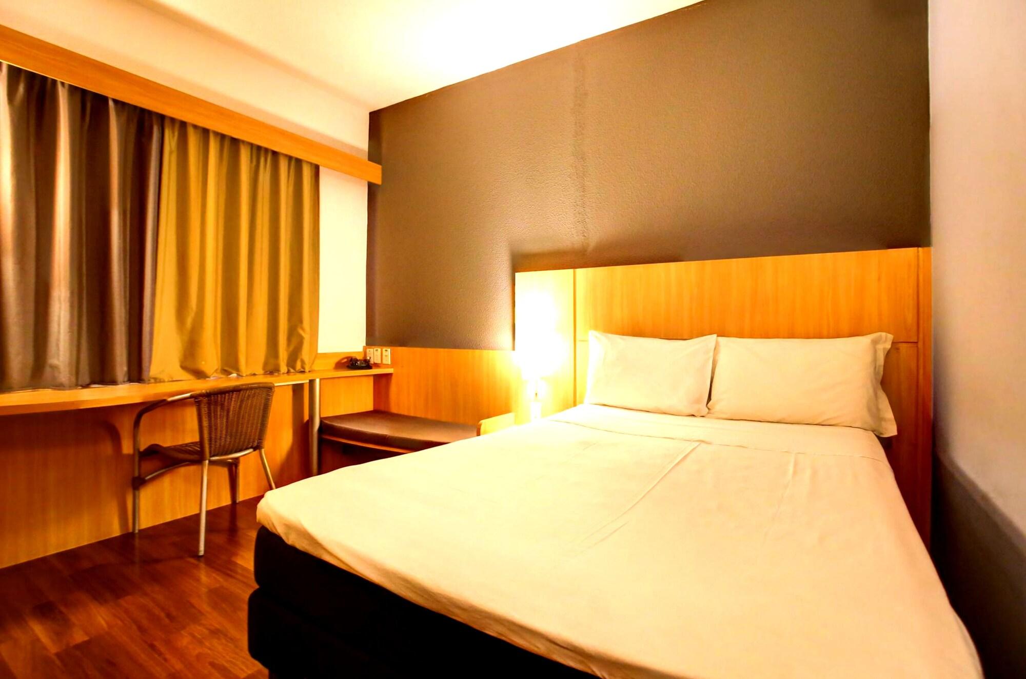 Ibis Vitoria Praia Do Canto Exterior photo