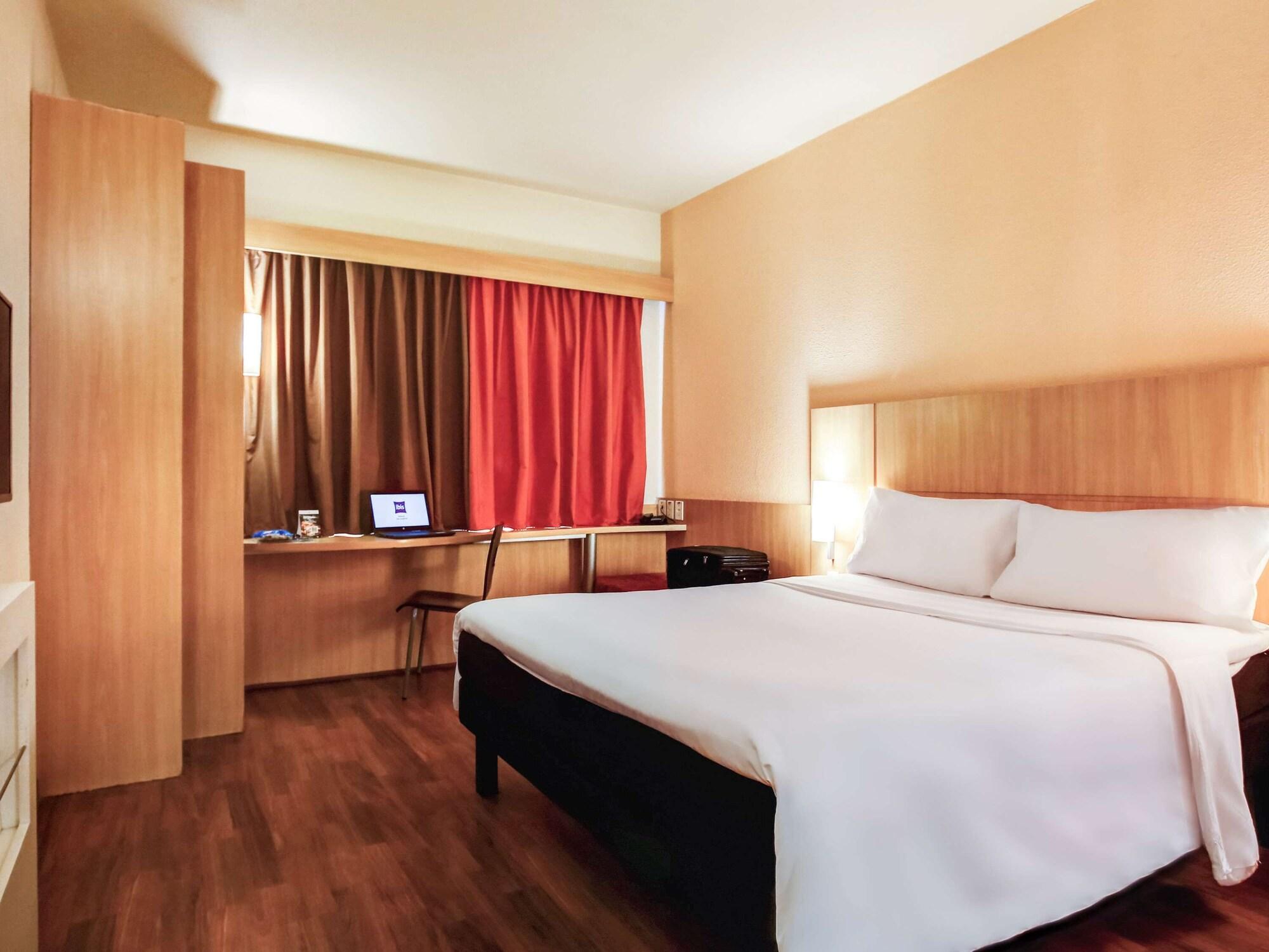 Ibis Vitoria Praia Do Canto Exterior photo