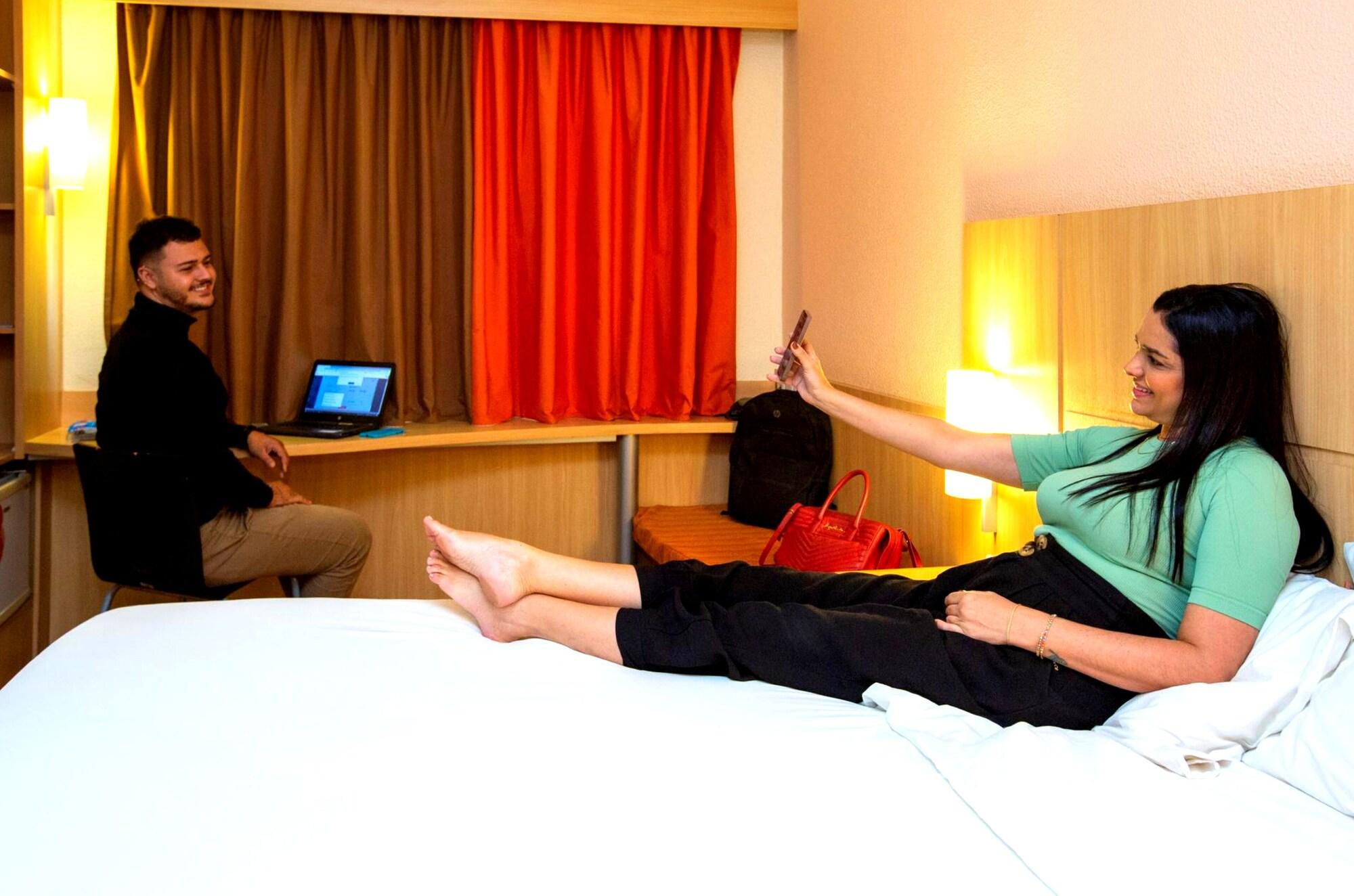 Ibis Vitoria Praia Do Canto Exterior photo