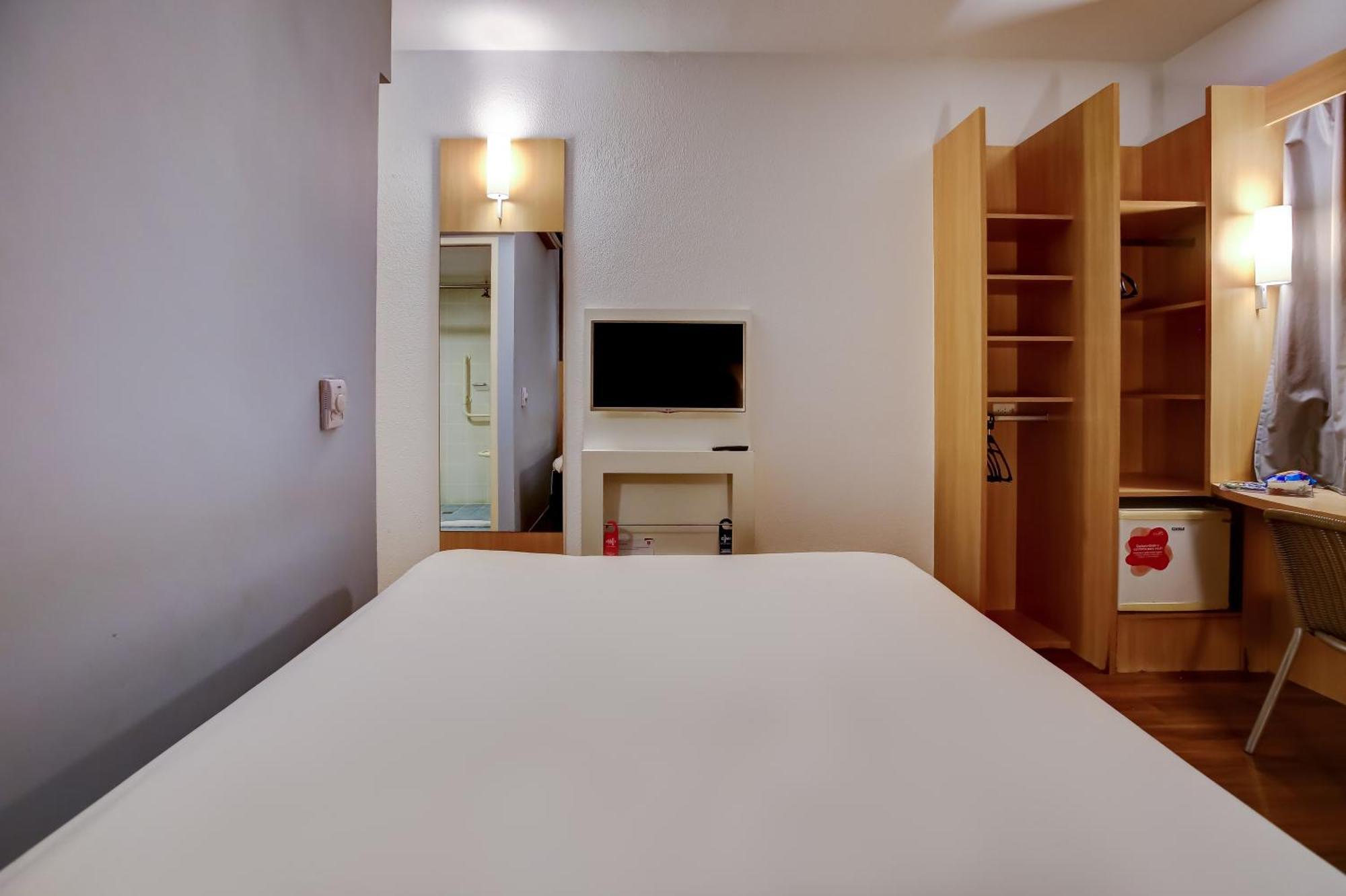 Ibis Vitoria Praia Do Canto Exterior photo